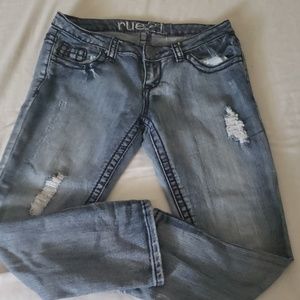 Rue 21 Capri's